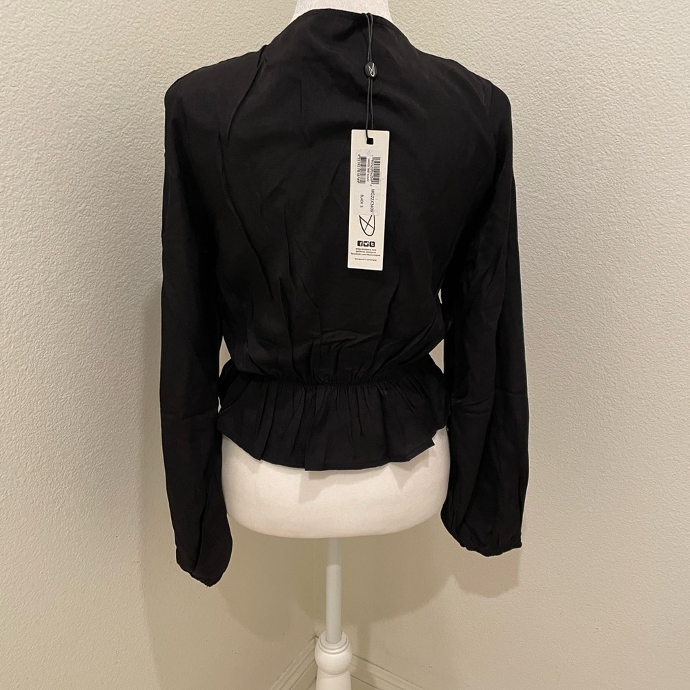 NWT MINKPINK Harper Twist Blouse Black Size Small S​​​​​​​ - Picture 5 of 8